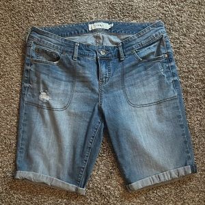 Torrid Bermuda shorts size 14, lightly distressed